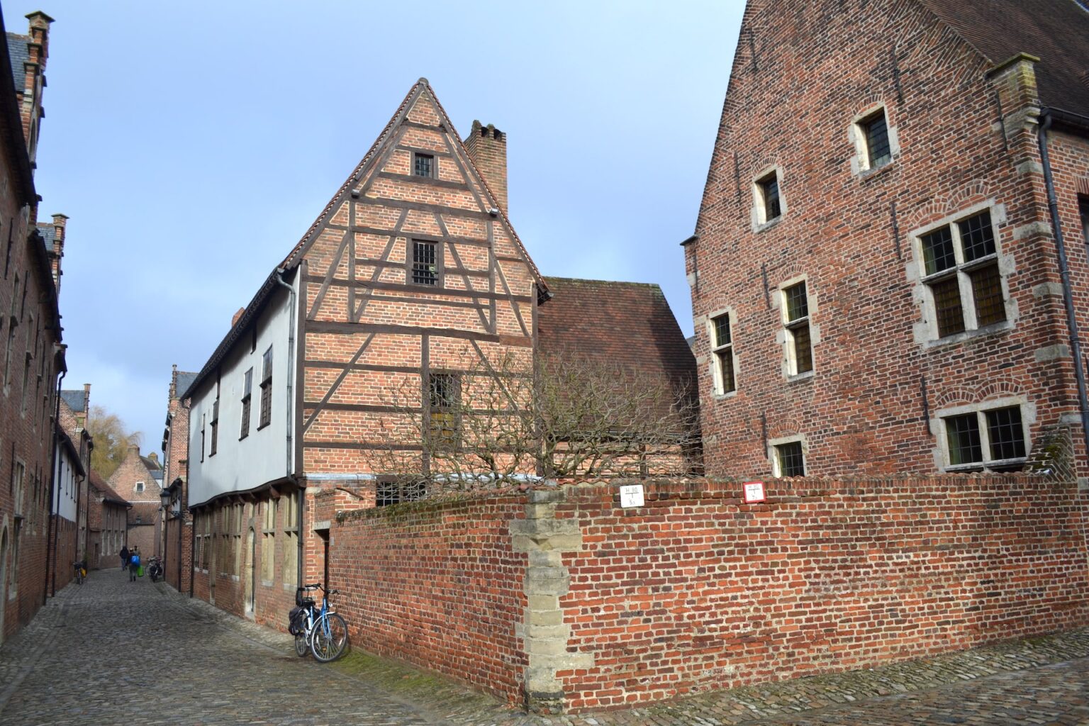 Een wandeling door het Groot Begijnhof in Leuven, België