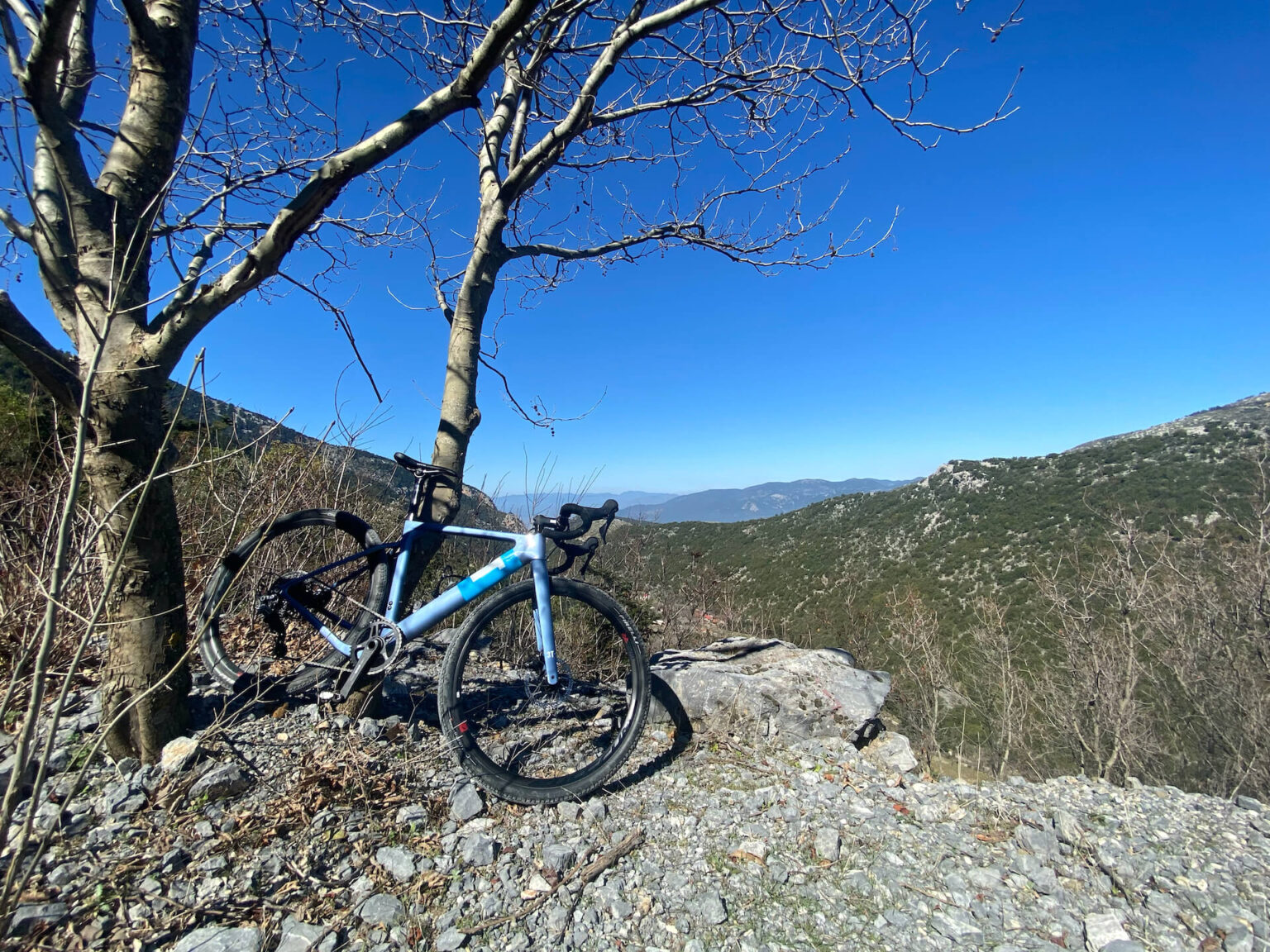 Waarom jij ook wil gravelfietsen in Kalamáta, Griekenland: de Jeroboam Greece Kalamata Gravel Challenge