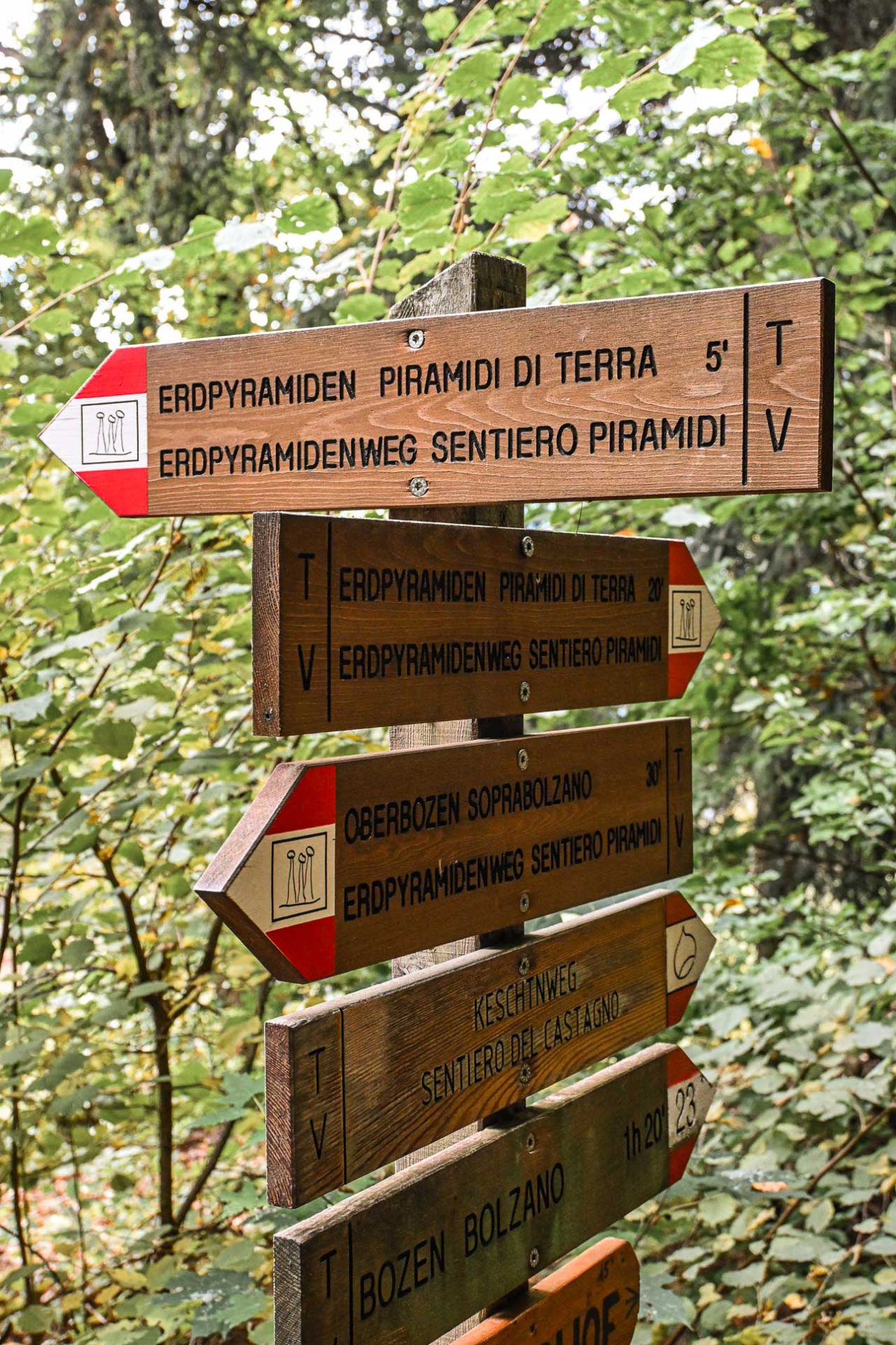 Houten wegwijzer, Erdpyramiden van Ritten, Sentiero Piramidi