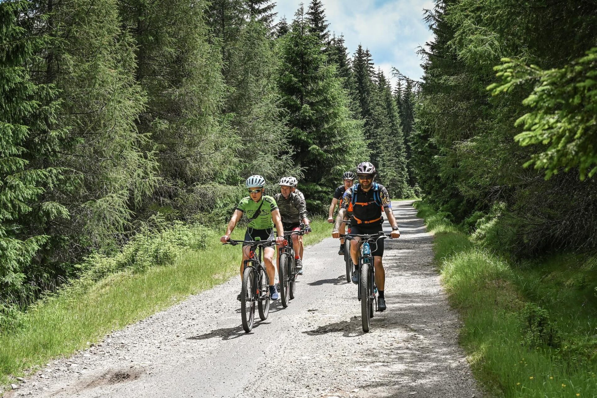 Mountainbiken in het IJzergebergte in Polen
