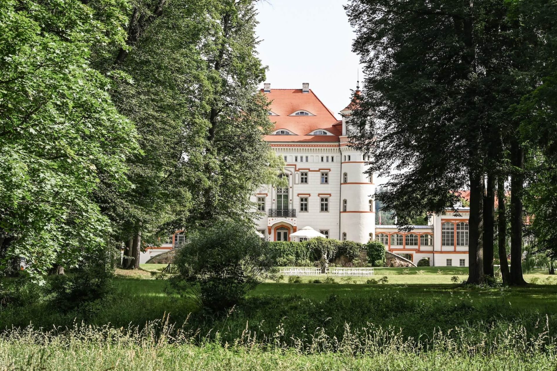 Paleis van Łomnica | Vallei van de Paleizen en Tuinen in Polen | Fietsroute Vallei van de Paleizen en Tuinen in Polen | Paleizen in Polen | Mooiste paleizen in Polen