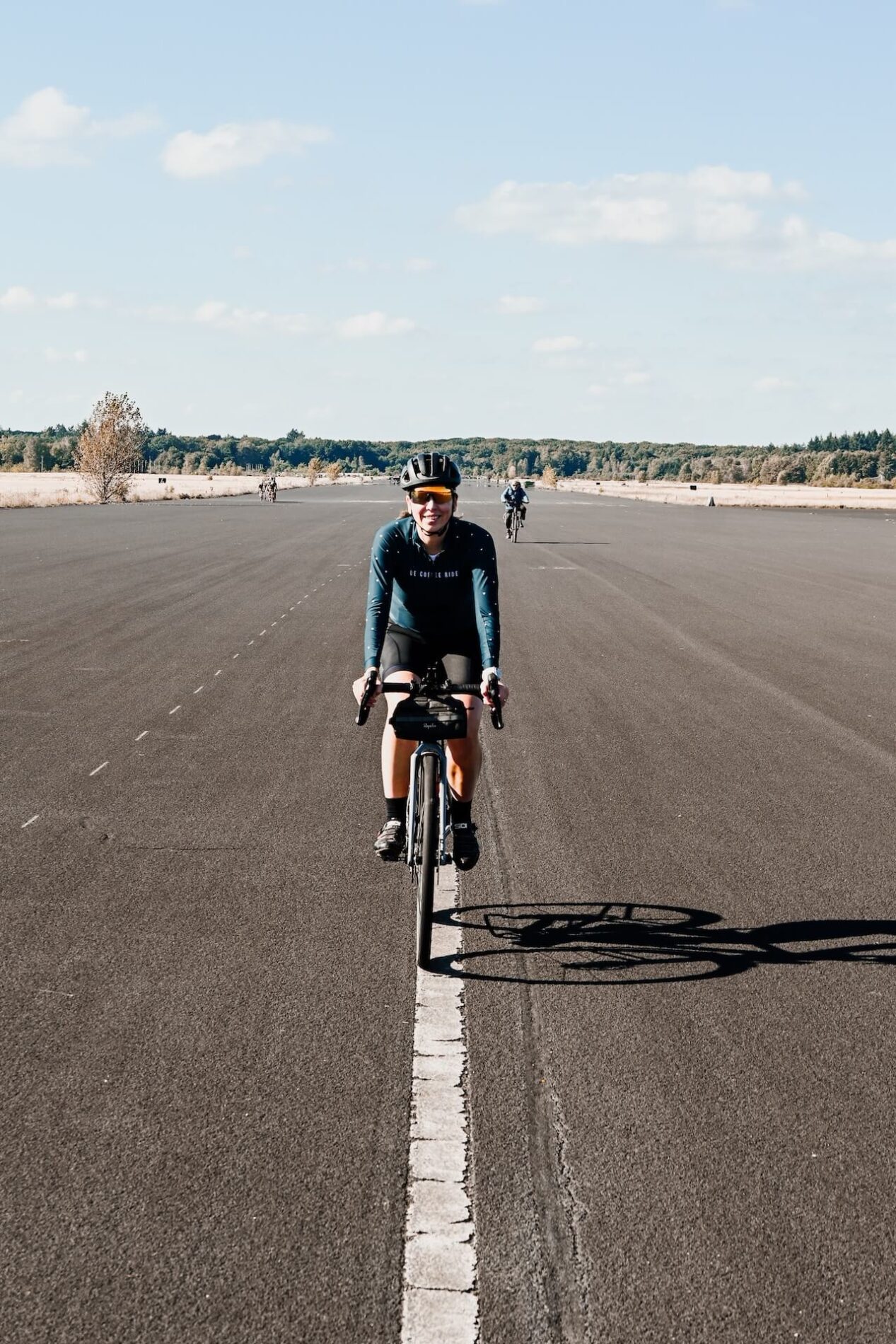 Fietsen over de landingsbaan van Vliegbasis Soesterberg