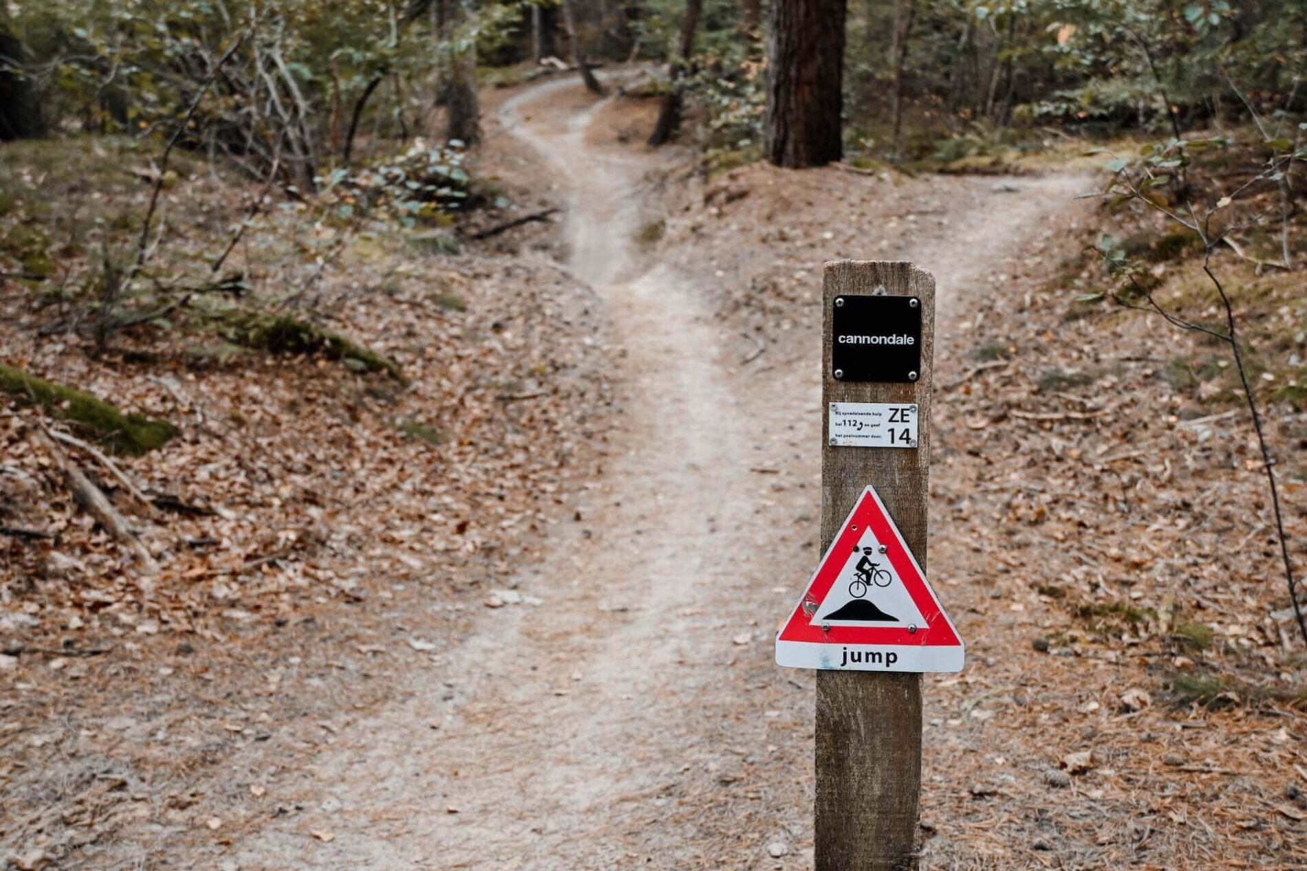 Bordje jump Mountainbikeroute Zeist Utrechtse Heuvelrug | mountainbiken op de Utrechtse Heuvelrug