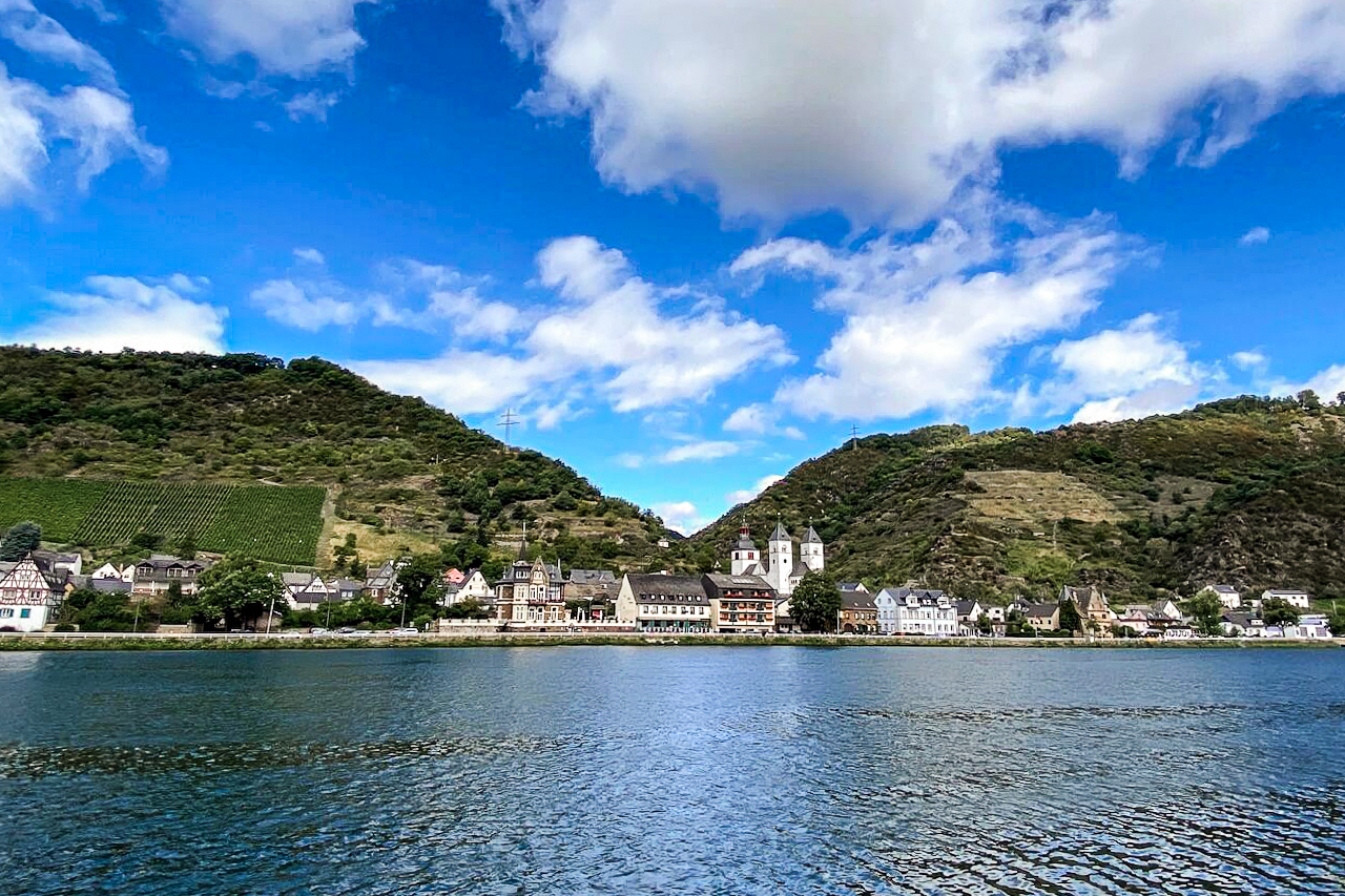 Uitzicht op wijnstadje Treis Karden aan de Moezel