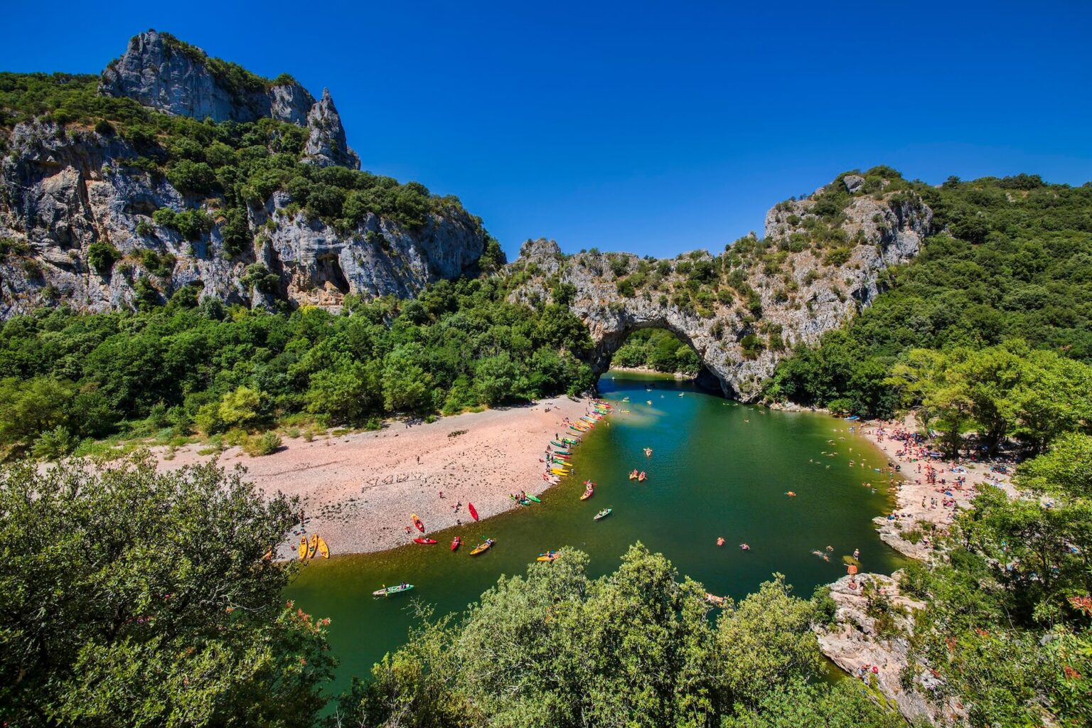Pont d'Arc, een natuurlijke brug in de Ardeche, Auvergne Frankrijk
