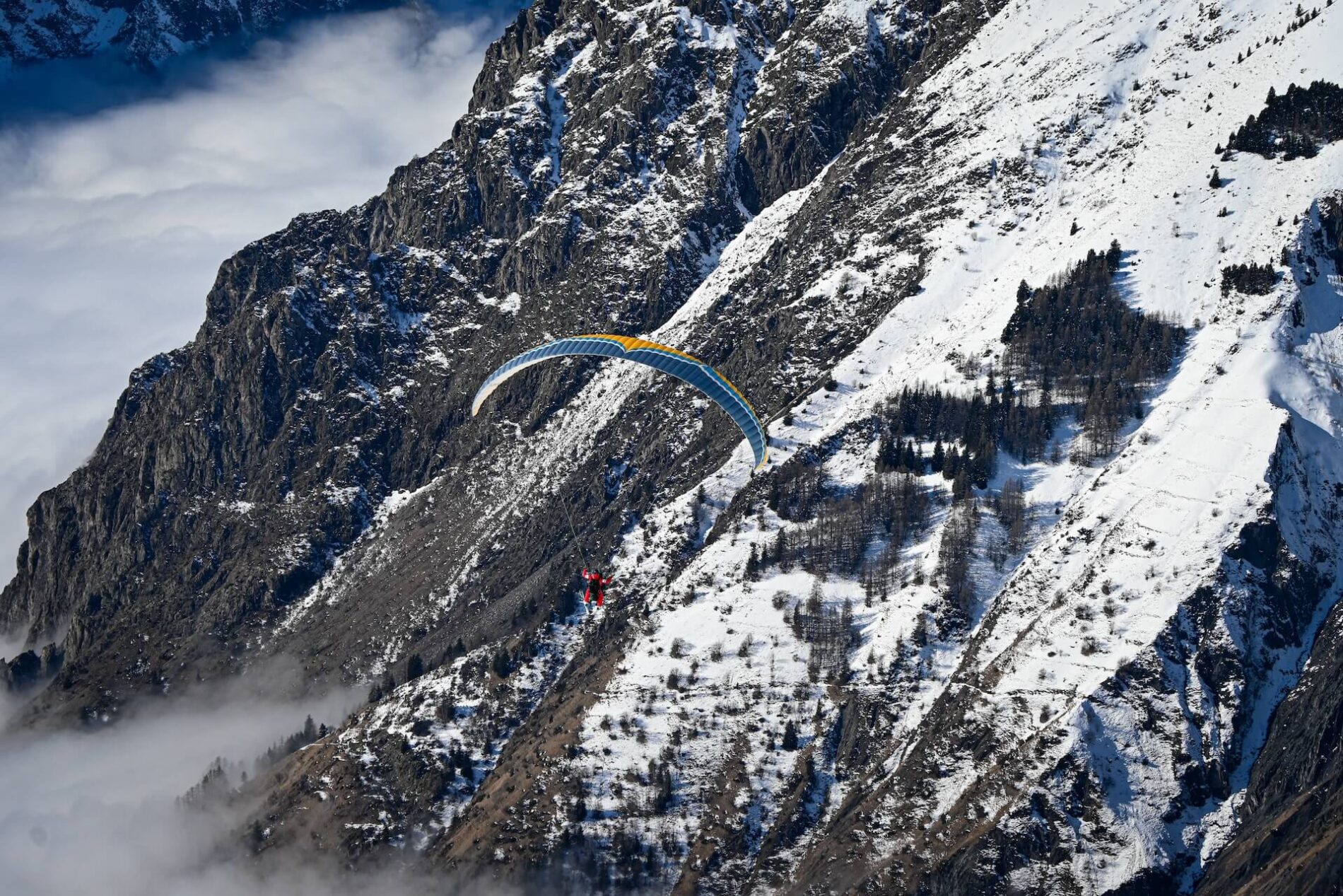 Paragliden tijdens de wintersport in Les2Alpes