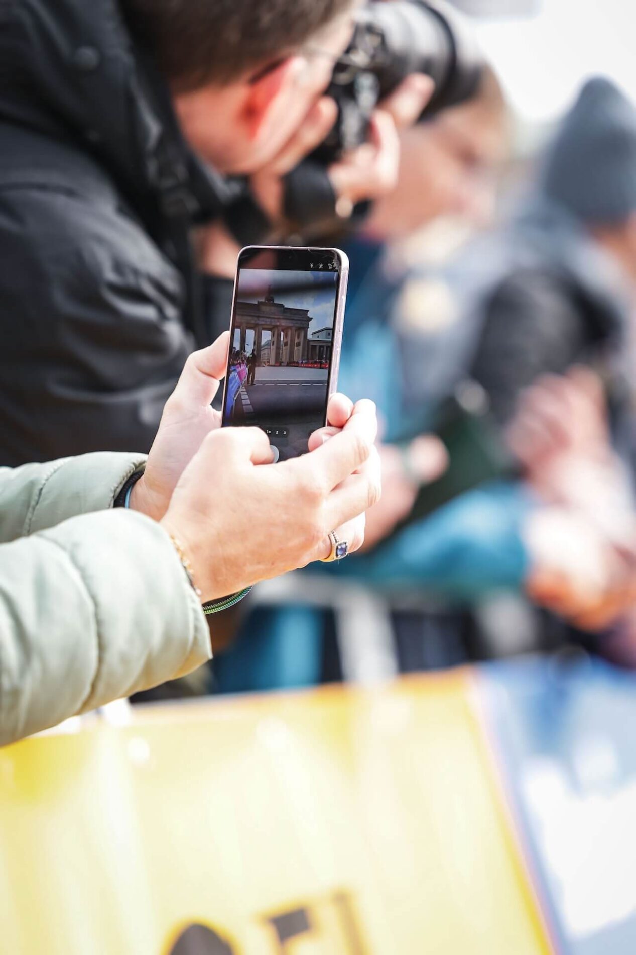 Duizenden toeschouwers aan het parcours van de wedstrijd