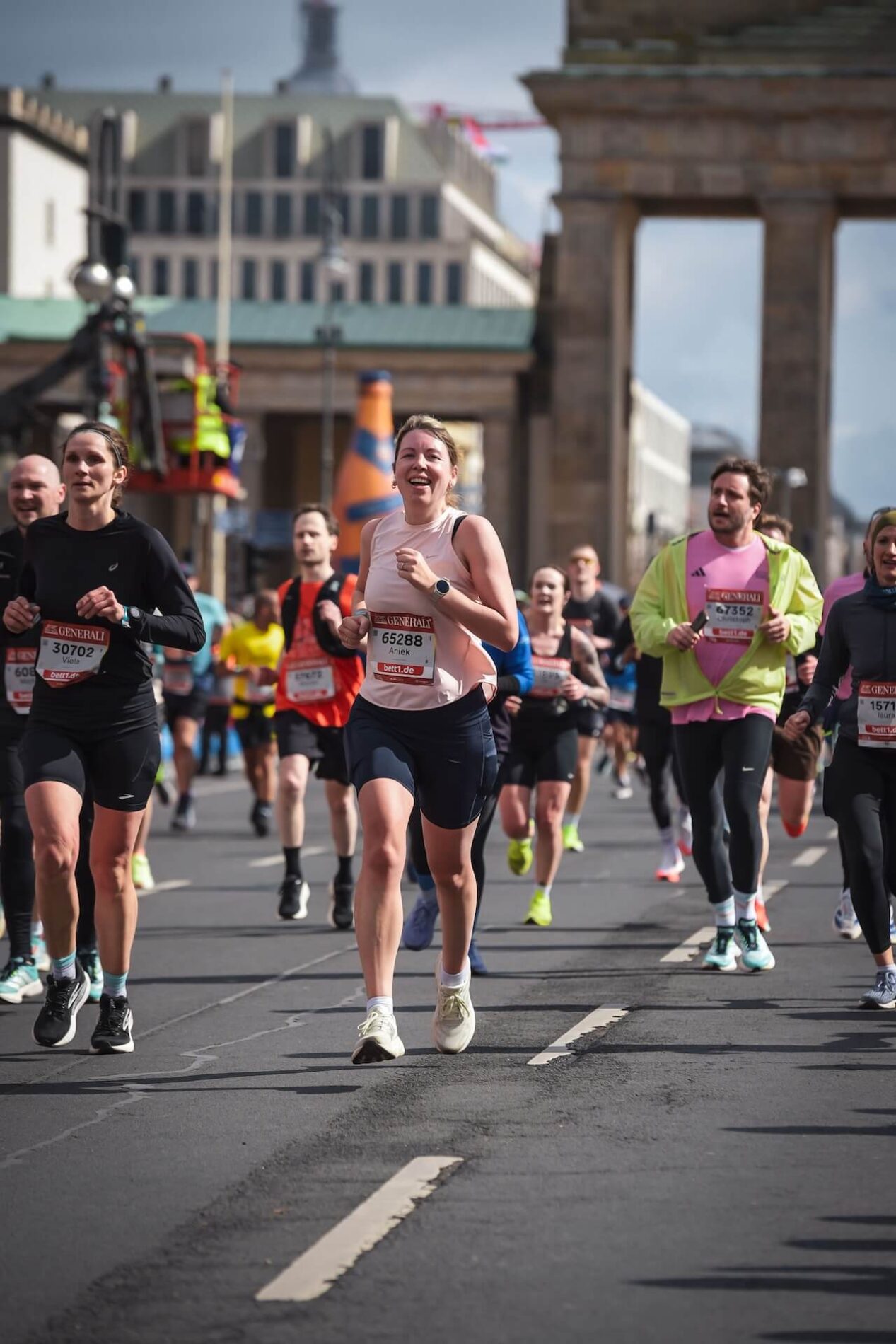 Finish na de Brandenburger Tor - Halve Marathon van Berlijn finish